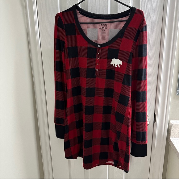 Black and red plaid Fammy Jammies nightgown- size Medium - Picture 1 of 3